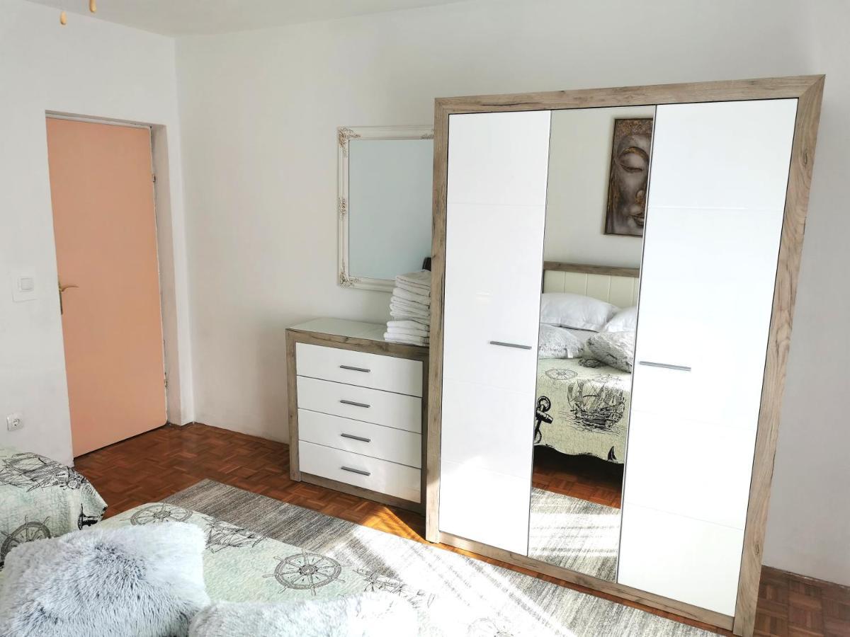 Apartament Biocic *